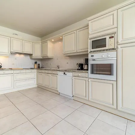 Holiday home Beautiful In With Kitchen