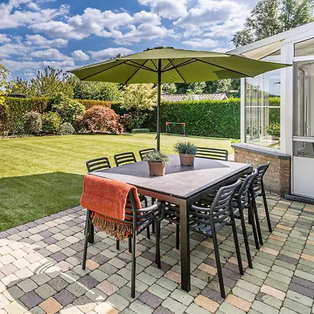 Beautiful In With Kitchen Holiday home